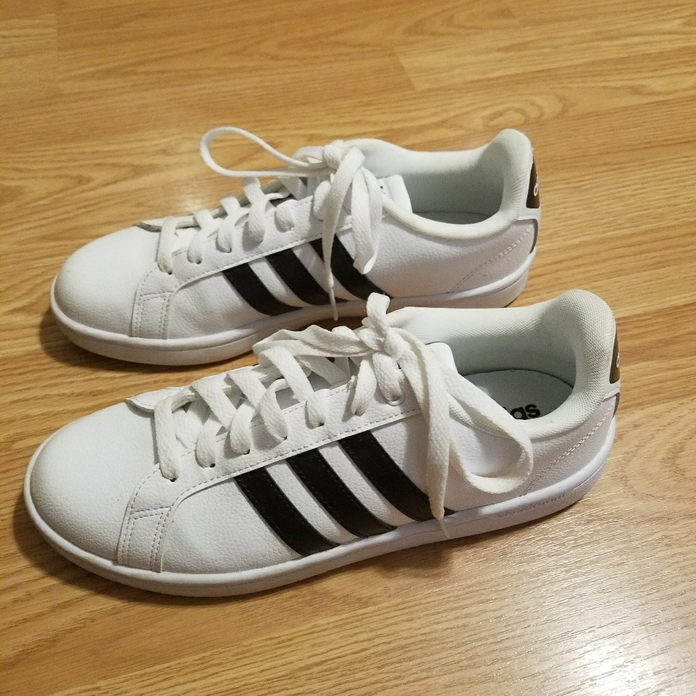 Adidas Women shoe size 10